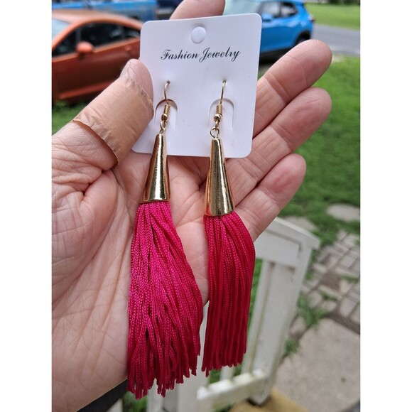 Earrings Boho Fuchsia Pink Long String Tassel Fringe Dangle Fish Hook - Picture 1 of 5